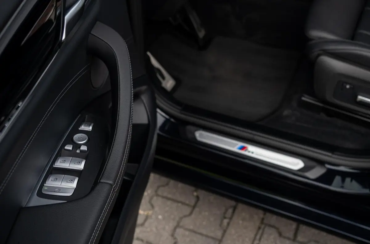xDrive20i 184PK High Executive M-Sport|Harman & Kardon|Memory|Dubbelglas|CarPlay|Leder|Ambiente verlichting|DAB|Dealer Onderhouden