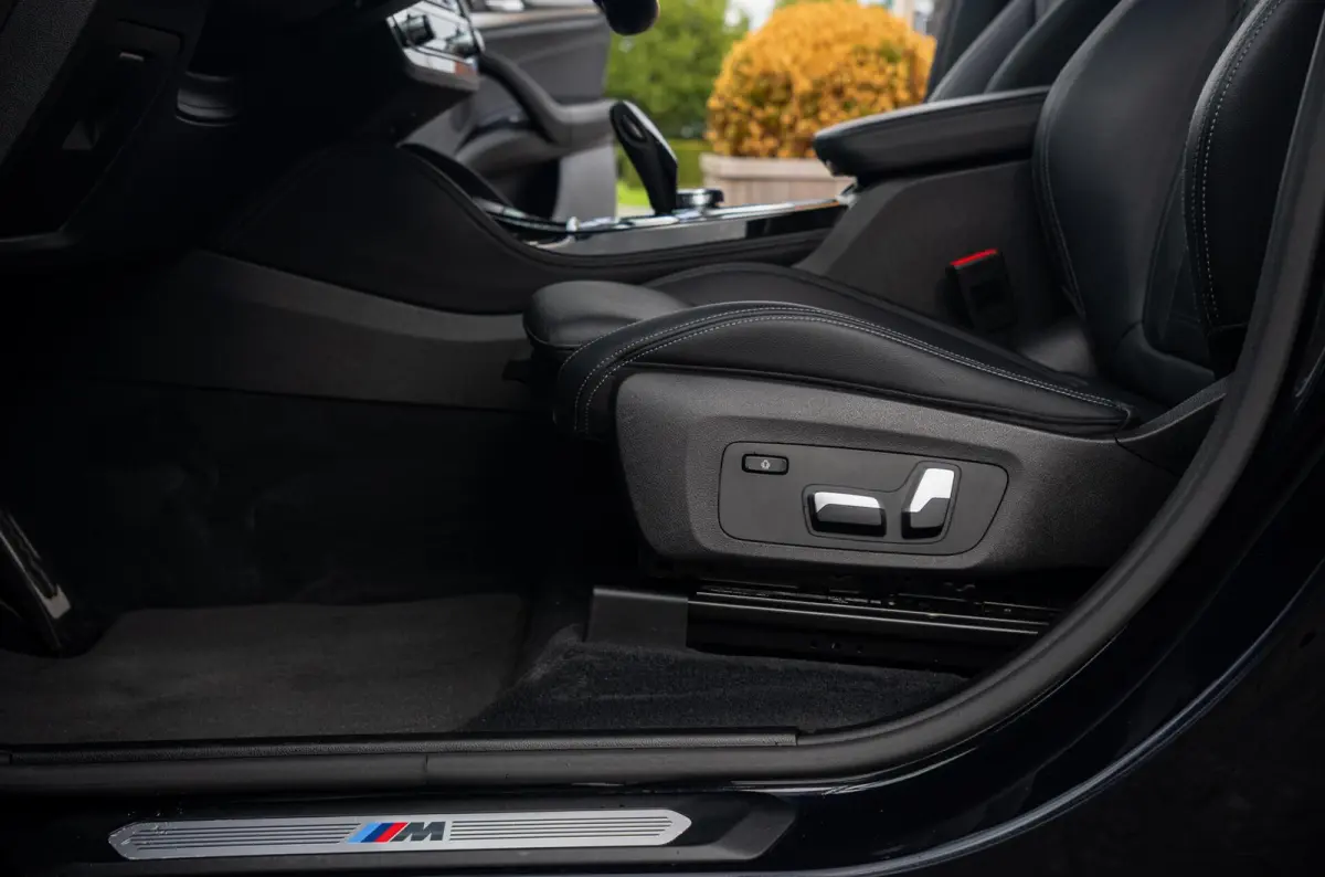xDrive20i 184PK High Executive M-Sport|Harman & Kardon|Memory|Dubbelglas|CarPlay|Leder|Ambiente verlichting|DAB|Dealer Onderhouden