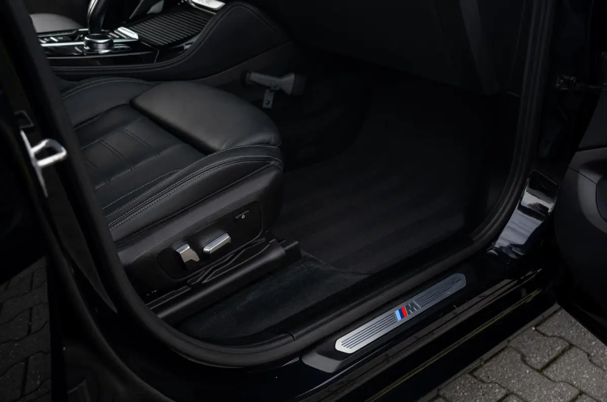 xDrive20i 184PK High Executive M-Sport|Harman & Kardon|Memory|Dubbelglas|CarPlay|Leder|Ambiente verlichting|DAB|Dealer Onderhouden