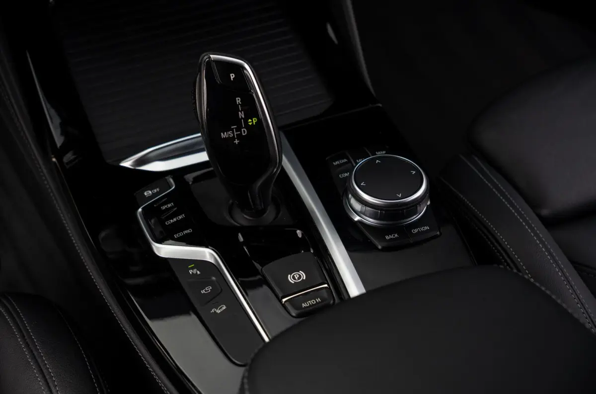 xDrive20i 184PK High Executive M-Sport|Harman & Kardon|Memory|Dubbelglas|CarPlay|Leder|Ambiente verlichting|DAB|Dealer Onderhouden