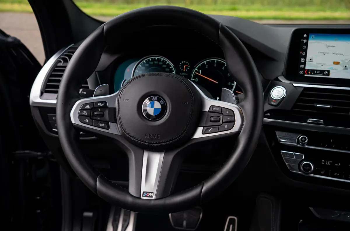 xDrive20i 184PK High Executive M-Sport|Harman & Kardon|Memory|Dubbelglas|CarPlay|Leder|Ambiente verlichting|DAB|Dealer Onderhouden
