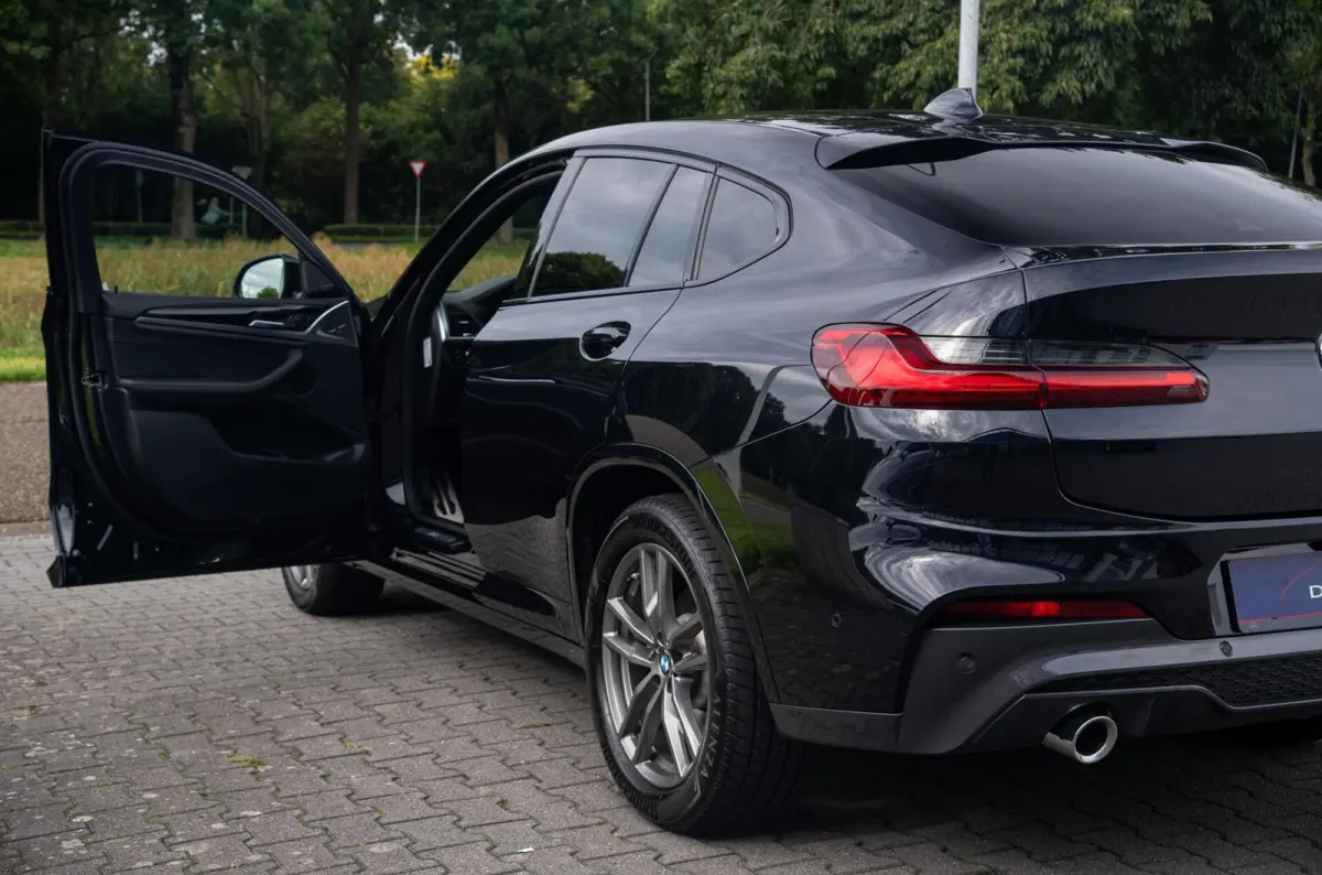 xDrive20i 184PK High Executive M-Sport|Harman & Kardon|Memory|Dubbelglas|CarPlay|Leder|Ambiente verlichting|DAB|Dealer Onderhouden
