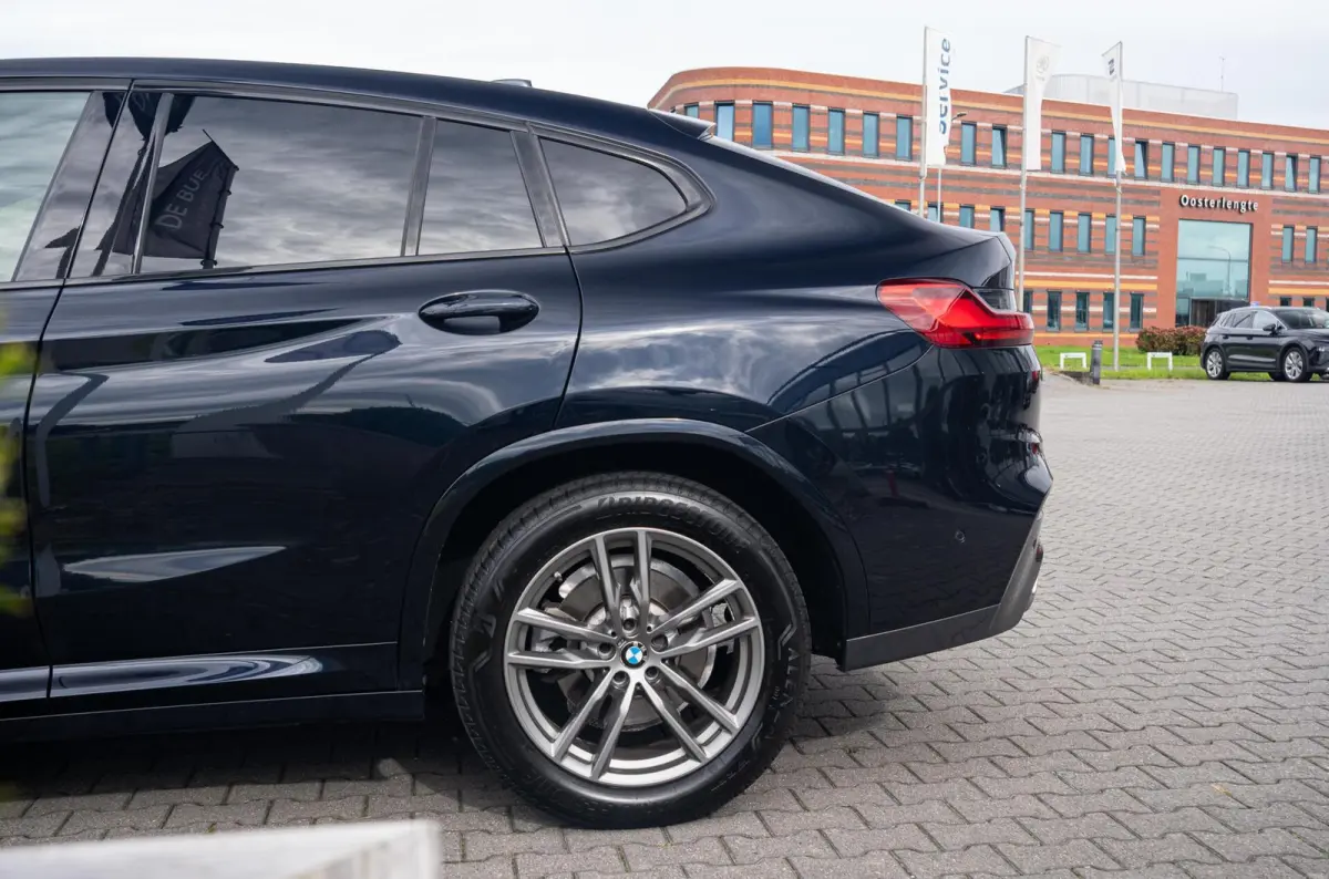 xDrive20i 184PK High Executive M-Sport|Harman & Kardon|Memory|Dubbelglas|CarPlay|Leder|Ambiente verlichting|DAB|Dealer Onderhouden