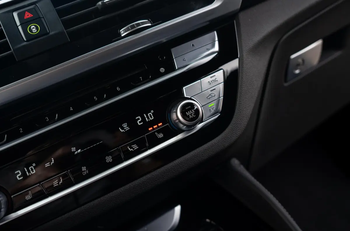 xDrive20i 184PK High Executive M-Sport|Harman & Kardon|Memory|Dubbelglas|CarPlay|Leder|Ambiente verlichting|DAB|Dealer Onderhouden