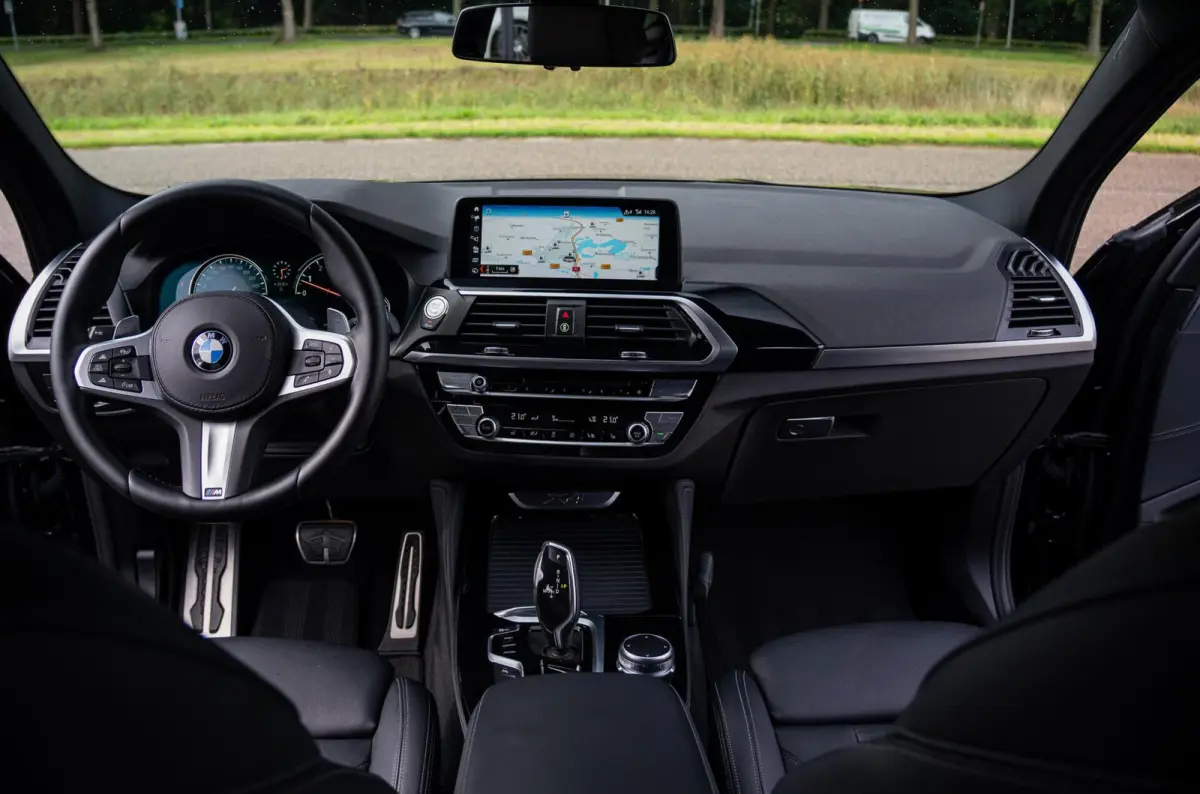 xDrive20i 184PK High Executive M-Sport|Harman & Kardon|Memory|Dubbelglas|CarPlay|Leder|Ambiente verlichting|DAB|Dealer Onderhouden