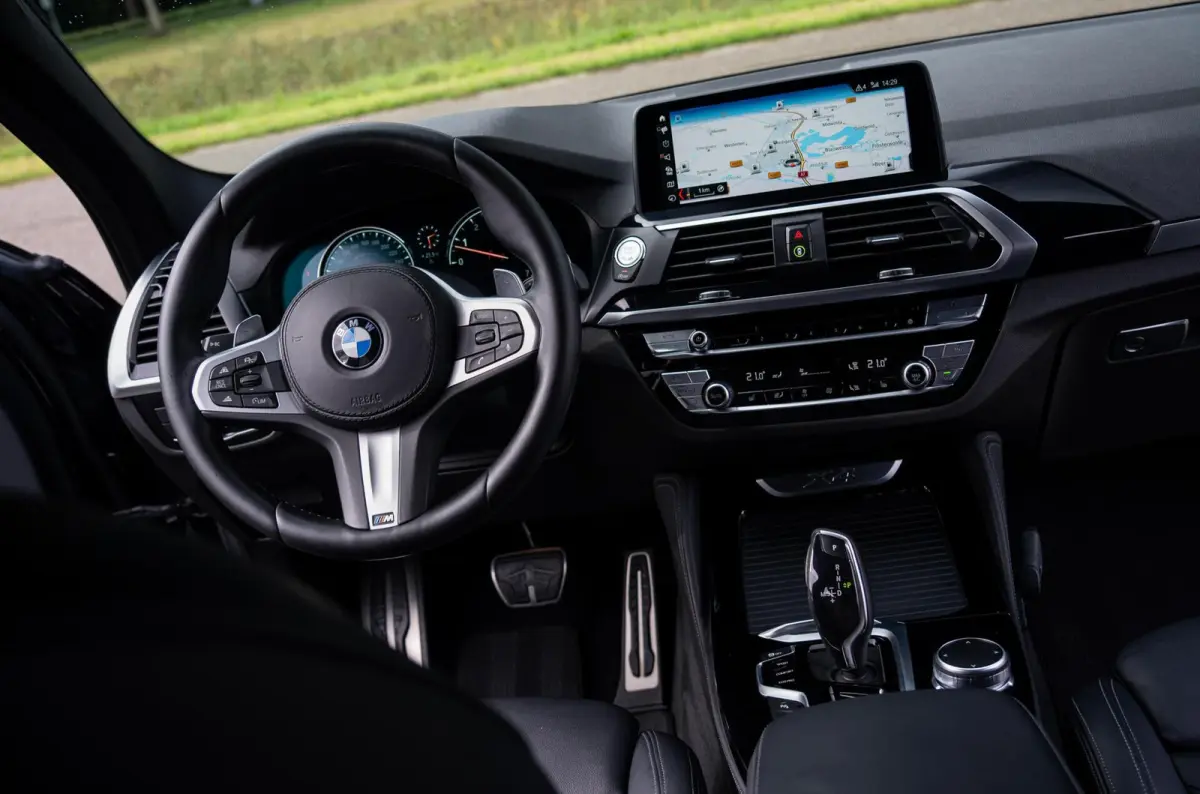 xDrive20i 184PK High Executive M-Sport|Harman & Kardon|Memory|Dubbelglas|CarPlay|Leder|Ambiente verlichting|DAB|Dealer Onderhouden