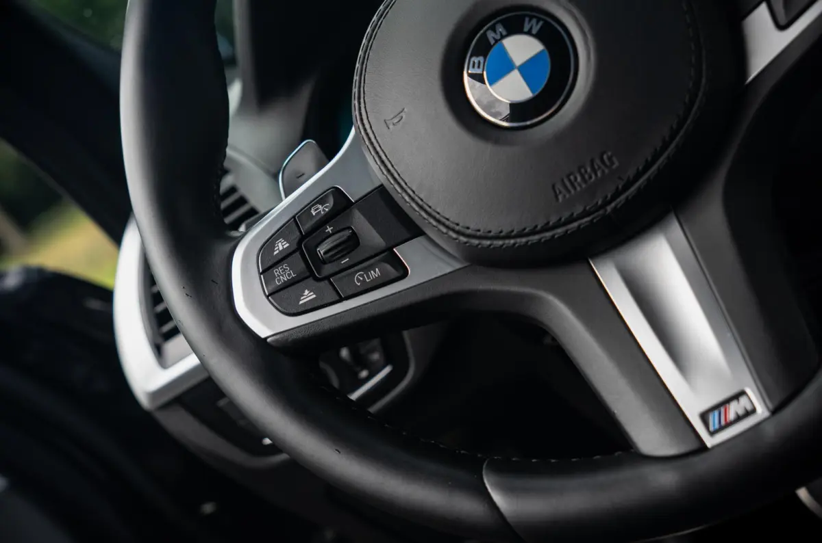 xDrive20i 184PK High Executive M-Sport|Harman & Kardon|Memory|Dubbelglas|CarPlay|Leder|Ambiente verlichting|DAB|Dealer Onderhouden
