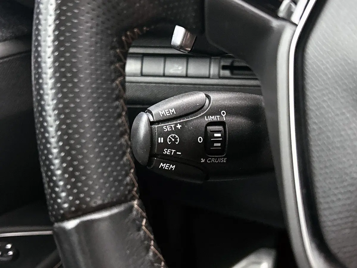 1.2 130pk GT-Line Automaat | Schuif-/Kanteldak | Elektrische Achterklep | Navigatie | 18"LMV | Camera | Apple Carplay/Android Auto | Cruise Control | Climate Control |