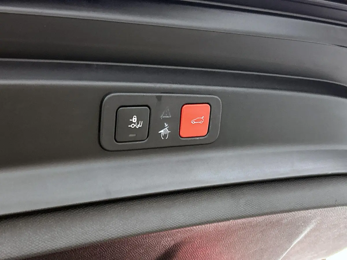 1.2 130pk GT-Line Automaat | Schuif-/Kanteldak | Elektrische Achterklep | Navigatie | 18"LMV | Camera | Apple Carplay/Android Auto | Cruise Control | Climate Control |