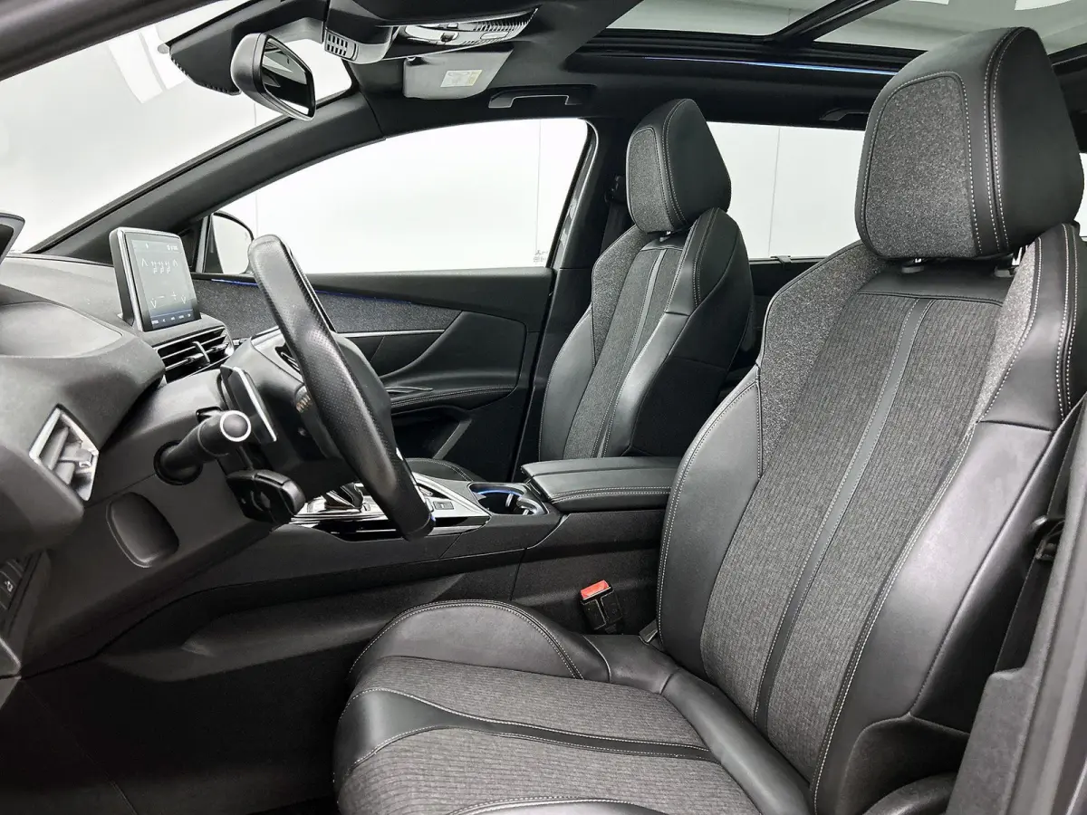 1.2 130pk GT-Line Automaat | Schuif-/Kanteldak | Elektrische Achterklep | Navigatie | 18"LMV | Camera | Apple Carplay/Android Auto | Cruise Control | Climate Control |