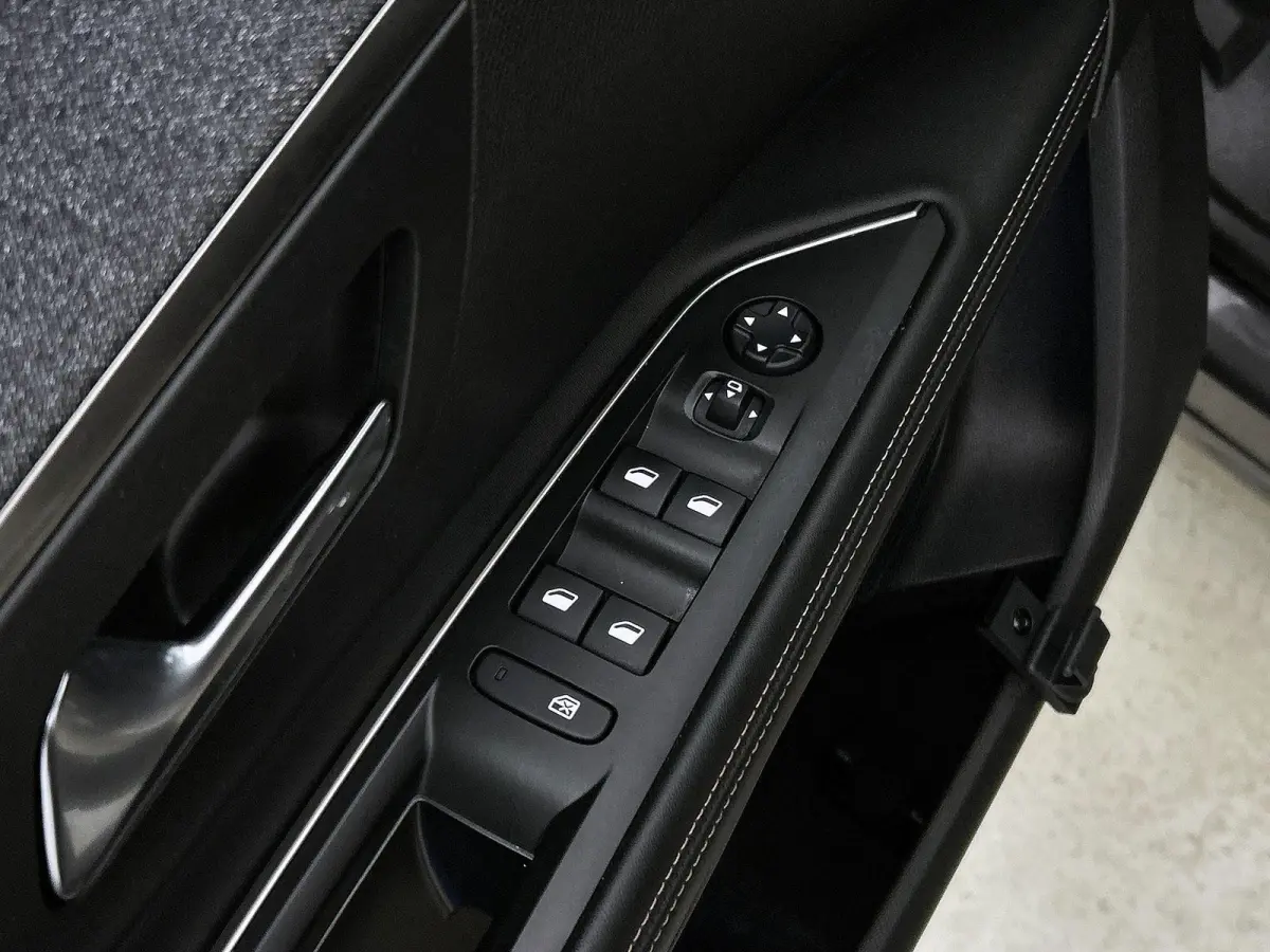 1.2 130pk GT-Line Automaat | Schuif-/Kanteldak | Elektrische Achterklep | Navigatie | 18"LMV | Camera | Apple Carplay/Android Auto | Cruise Control | Climate Control |