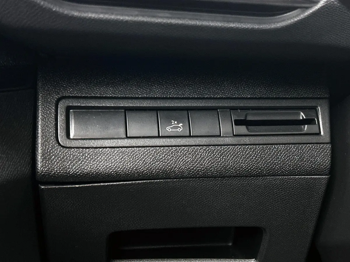 1.2 130pk GT-Line Automaat | Schuif-/Kanteldak | Elektrische Achterklep | Navigatie | 18"LMV | Camera | Apple Carplay/Android Auto | Cruise Control | Climate Control |