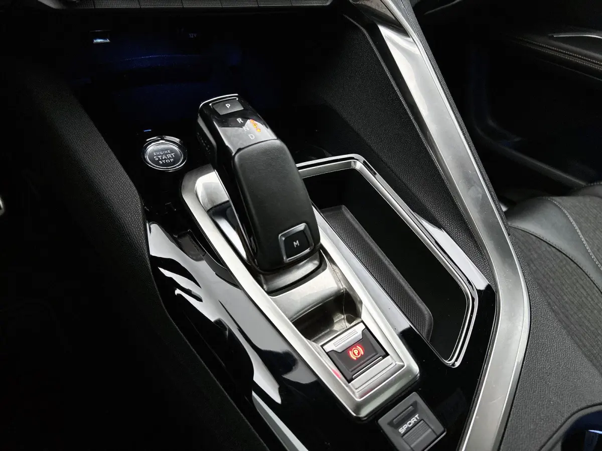 1.2 130pk GT-Line Automaat | Schuif-/Kanteldak | Elektrische Achterklep | Navigatie | 18"LMV | Camera | Apple Carplay/Android Auto | Cruise Control | Climate Control |