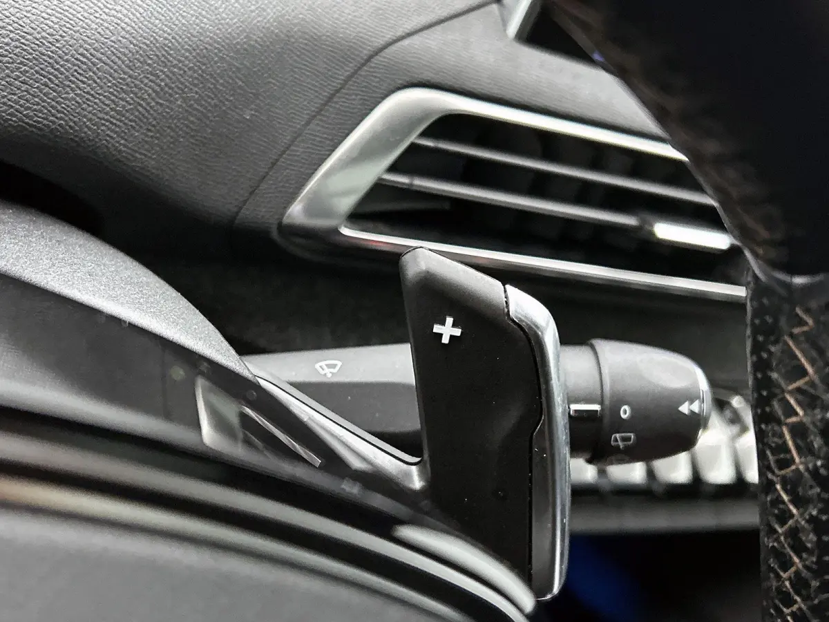 1.2 130pk GT-Line Automaat | Schuif-/Kanteldak | Elektrische Achterklep | Navigatie | 18"LMV | Camera | Apple Carplay/Android Auto | Cruise Control | Climate Control |