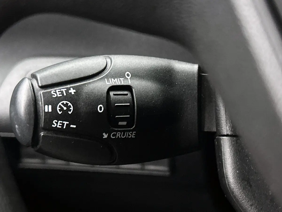 1.2 110pk S&S L1 Automaat | Apple Carplay/Android Auto | 3 Zitplaatsen | Airco | Cruise Control |