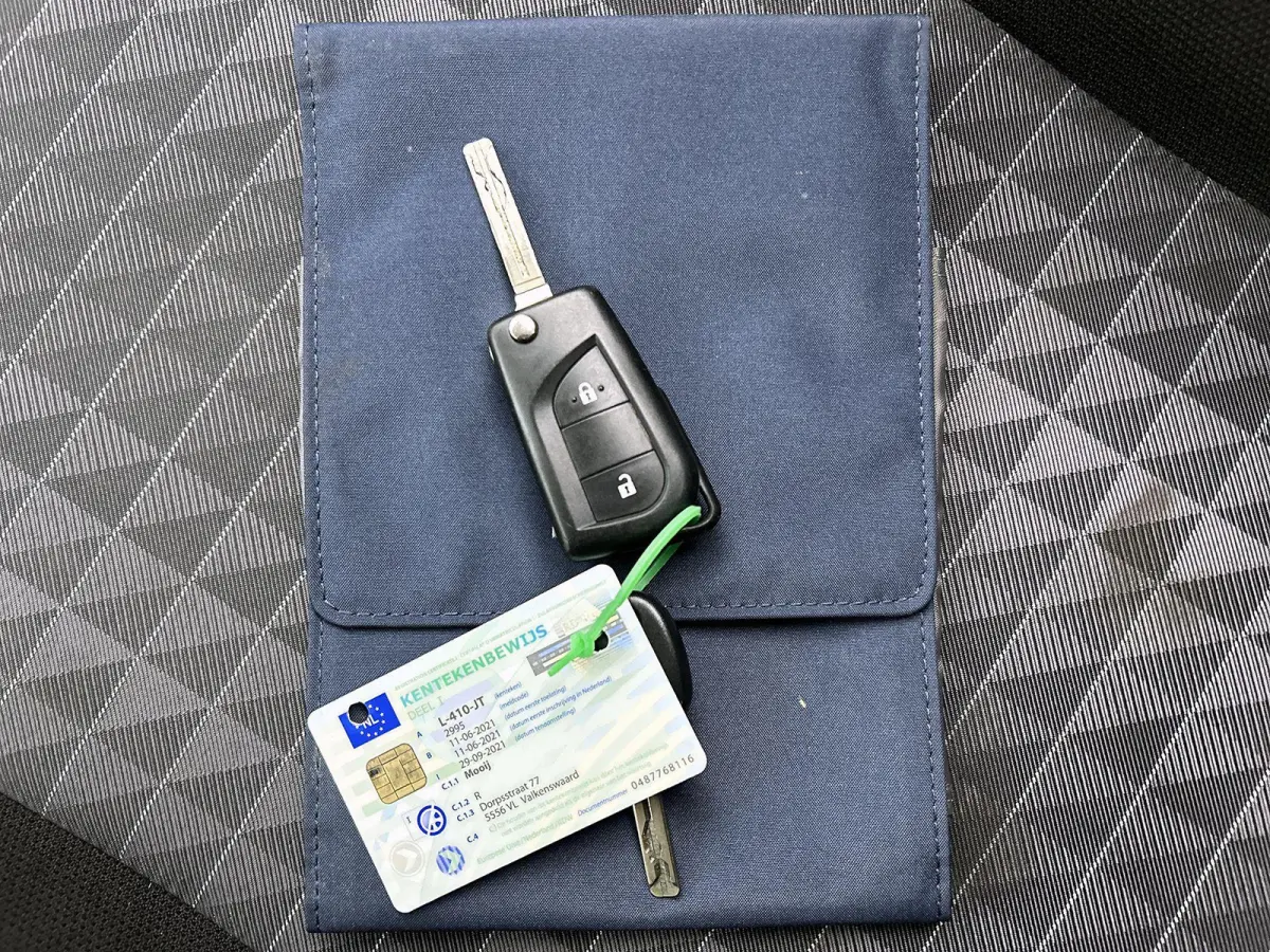 1.0 72pk Active | Airco | Bluetooth | IsoFix |