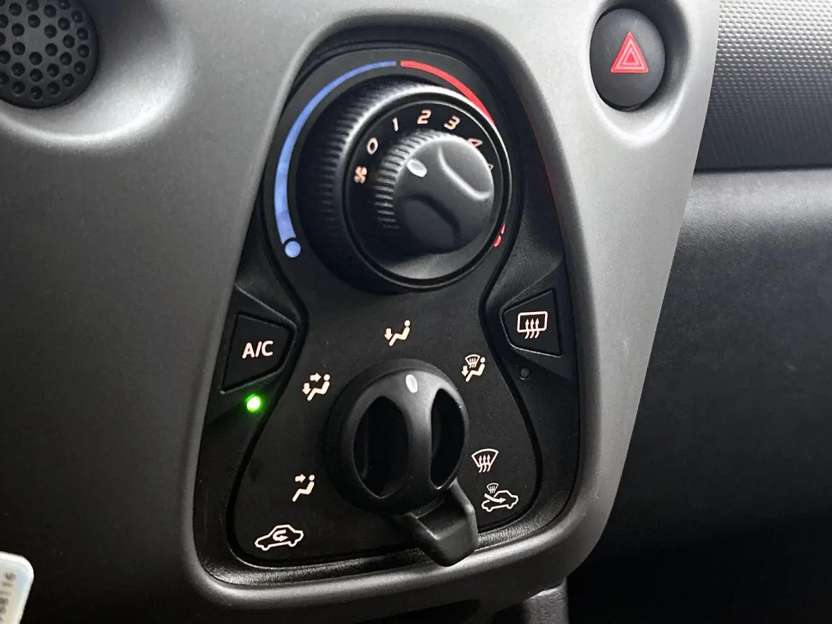 1.0 72pk Active | Airco | Bluetooth | IsoFix |