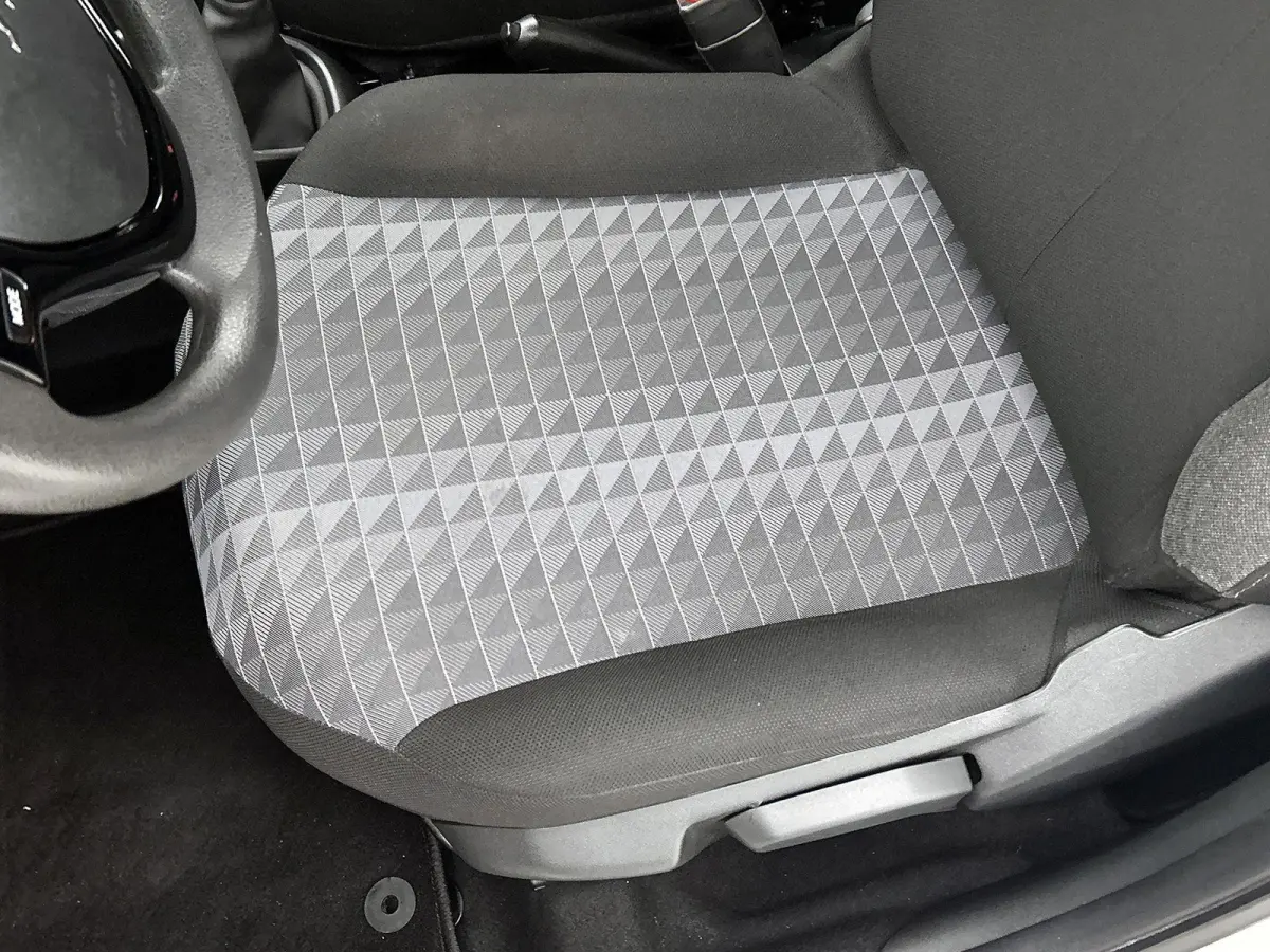 1.0 72pk Active | Airco | Bluetooth | IsoFix |