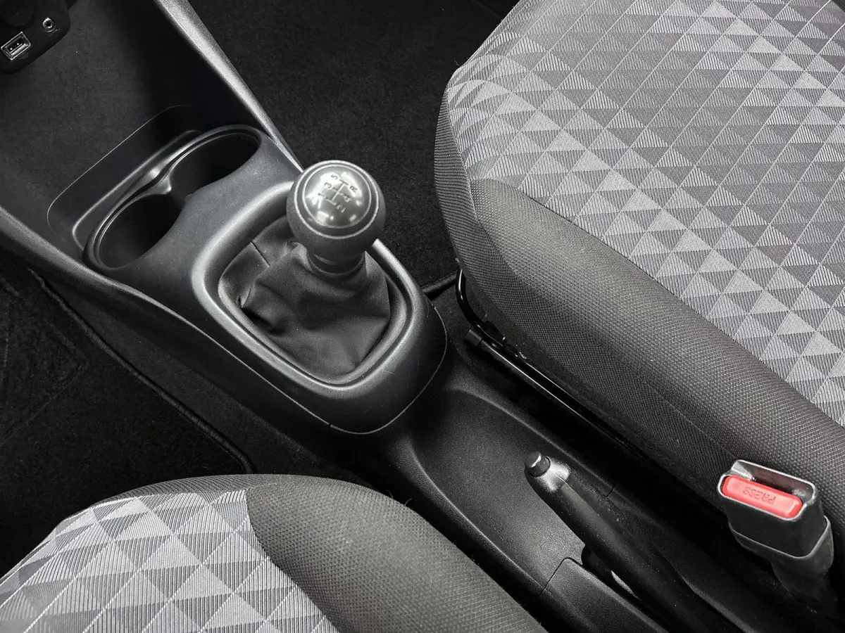 1.0 72pk Active | Airco | Bluetooth | IsoFix |