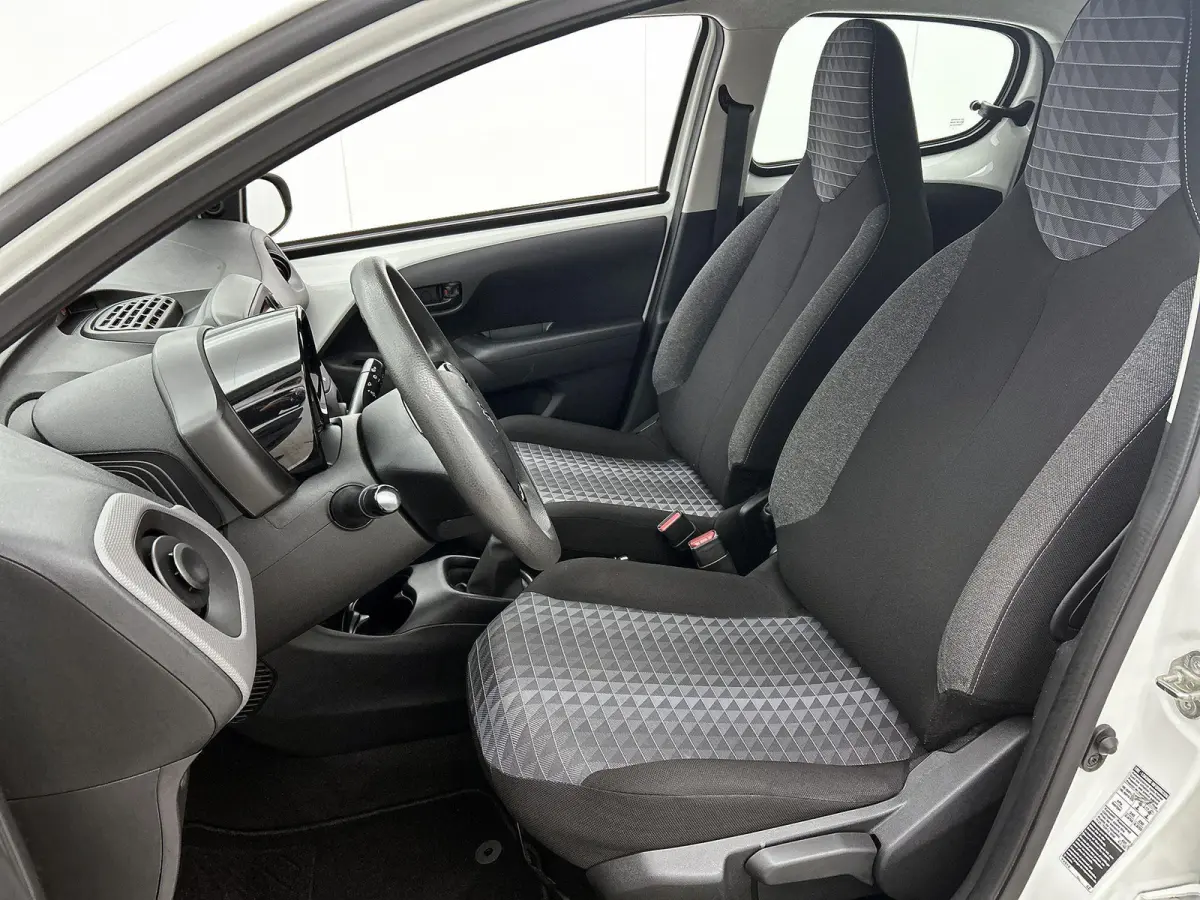 1.0 72pk Active | Airco | Bluetooth | IsoFix |