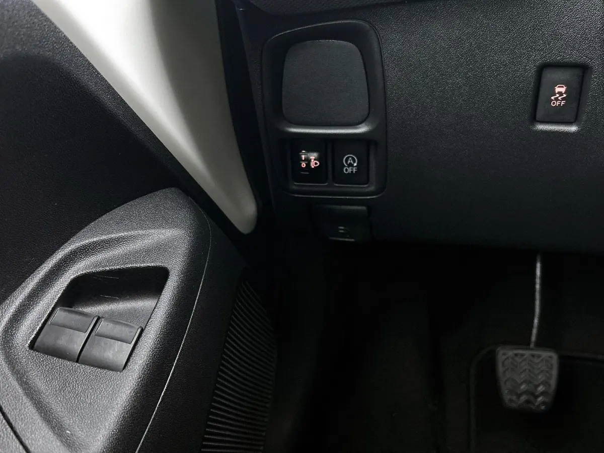 1.0 72pk Active | Airco | Bluetooth | IsoFix |