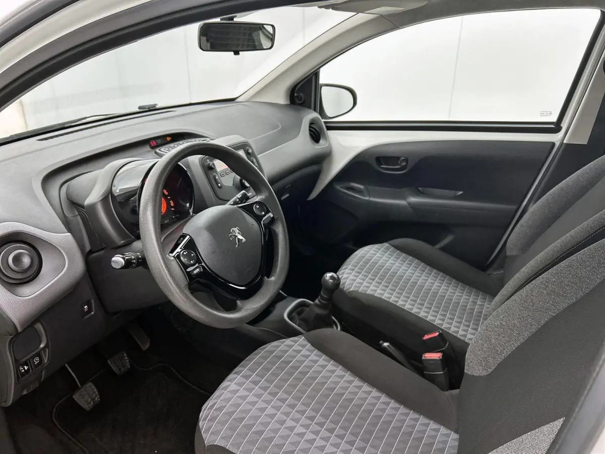 1.0 72pk Active | Airco | Bluetooth | IsoFix |