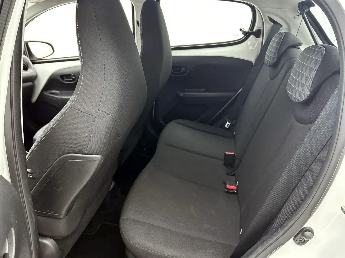 1.0 72pk Active | Airco | Bluetooth | IsoFix |