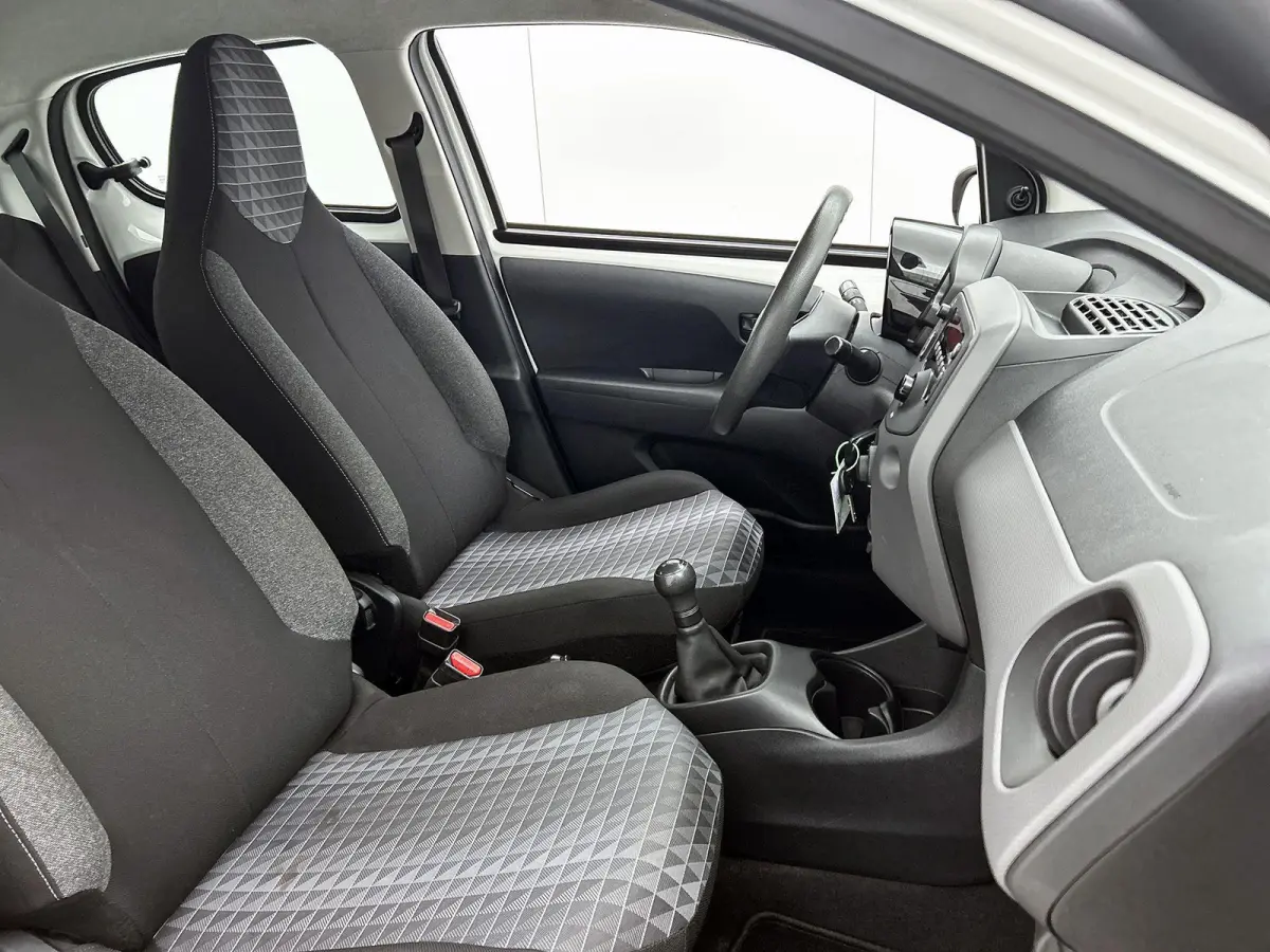 1.0 72pk Active | Airco | Bluetooth | IsoFix |