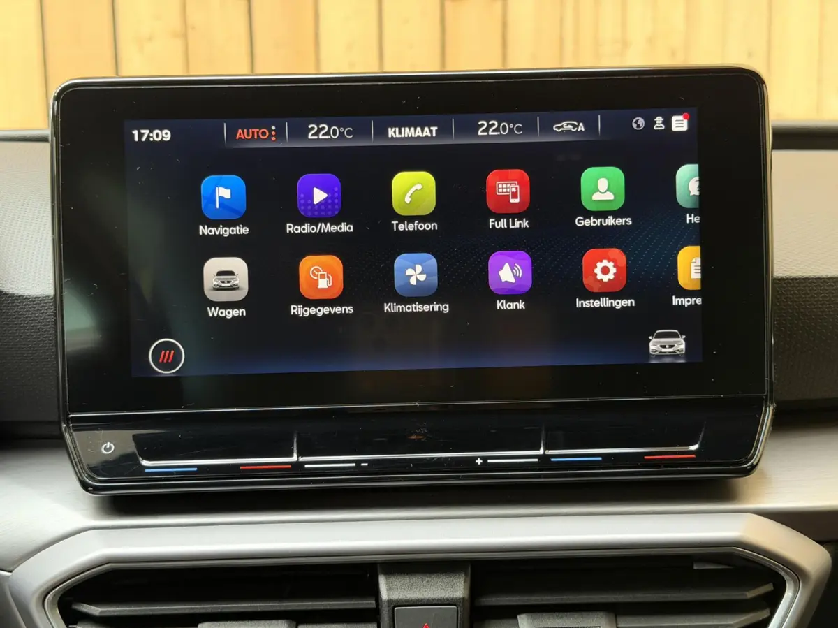 1.5 TSI FR Business Apple CarPlay/Android Auto | Cruise & climate control | LED verlichting | Navigatiesysteem | Rijstrooksensor | Parkeersensoren voor en achter | Trekhaak uitklapbaar