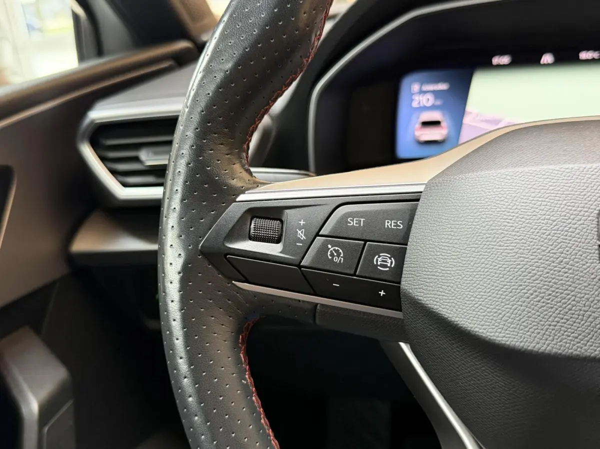 1.5 TSI FR Business Apple CarPlay/Android Auto | Cruise & climate control | LED verlichting | Navigatiesysteem | Rijstrooksensor | Parkeersensoren voor en achter | Trekhaak uitklapbaar