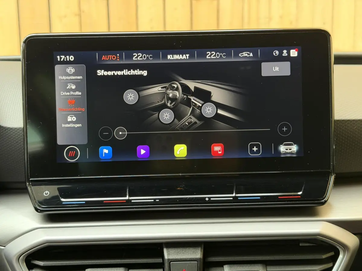 1.5 TSI FR Business Apple CarPlay/Android Auto | Cruise & climate control | LED verlichting | Navigatiesysteem | Rijstrooksensor | Parkeersensoren voor en achter | Trekhaak uitklapbaar