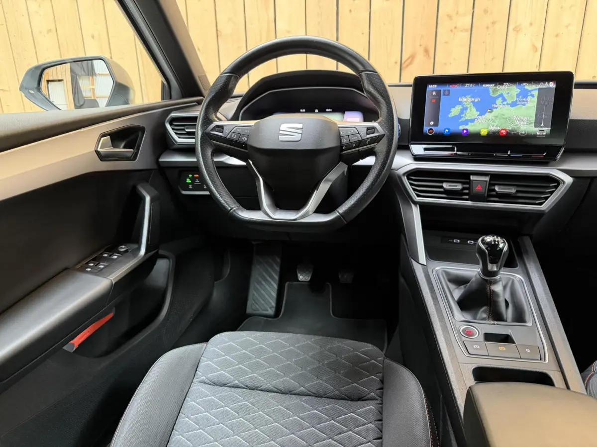 1.5 TSI FR Business Apple CarPlay/Android Auto | Cruise & climate control | LED verlichting | Navigatiesysteem | Rijstrooksensor | Parkeersensoren voor en achter | Trekhaak uitklapbaar