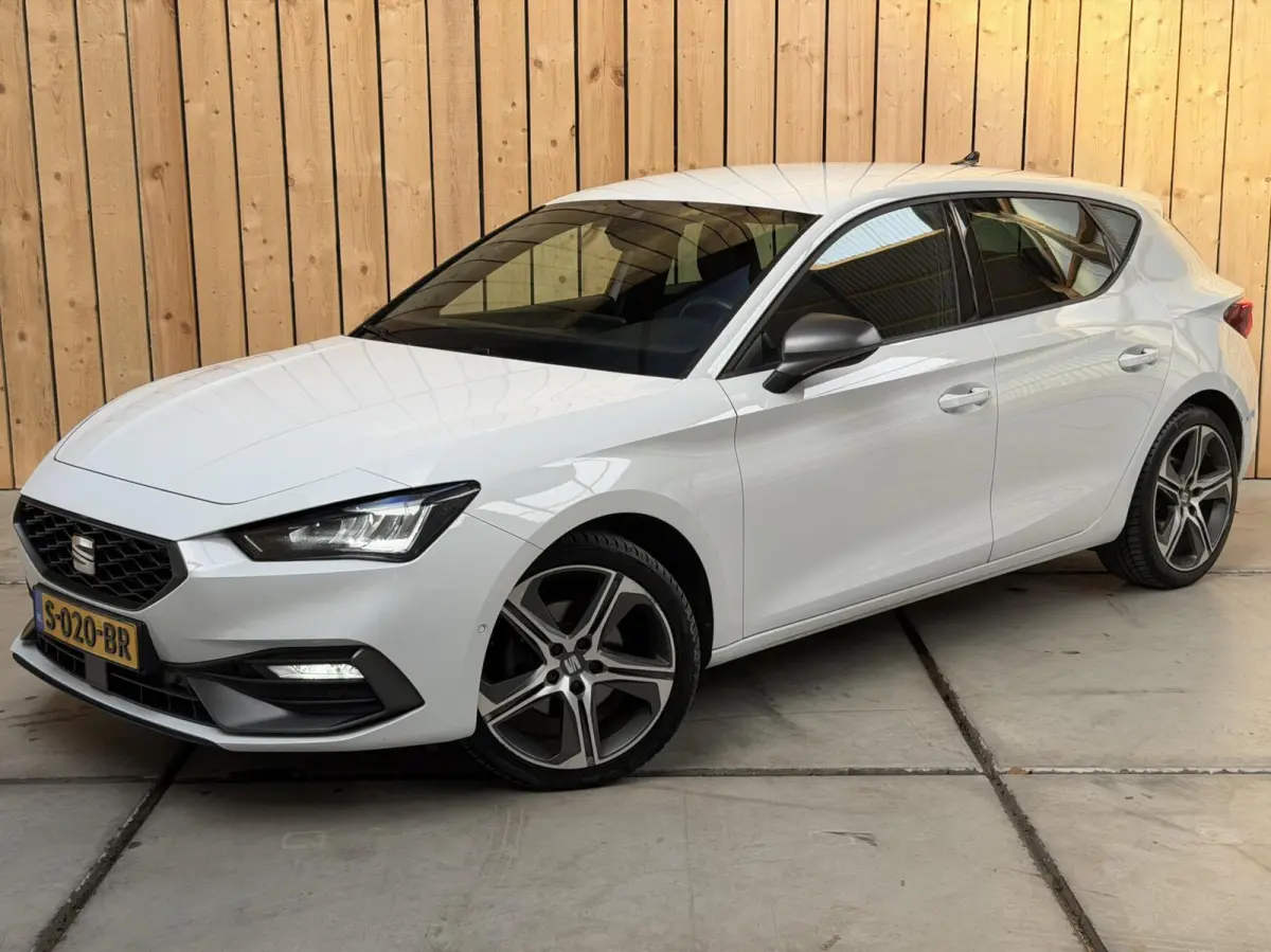 1.5 TSI FR Business Apple CarPlay/Android Auto | Cruise & climate control | LED verlichting | Navigatiesysteem | Rijstrooksensor | Parkeersensoren voor en achter | Trekhaak uitklapbaar