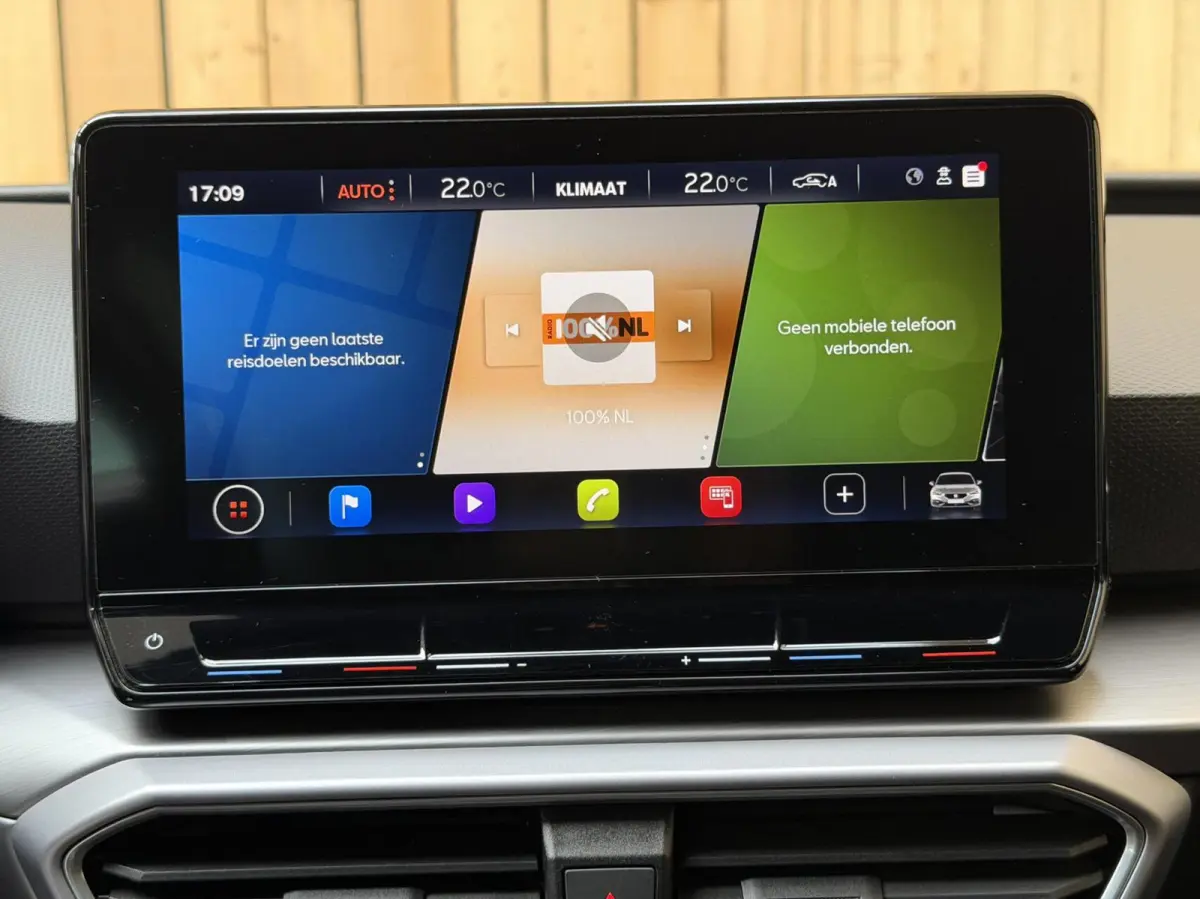 1.5 TSI FR Business Apple CarPlay/Android Auto | Cruise & climate control | LED verlichting | Navigatiesysteem | Rijstrooksensor | Parkeersensoren voor en achter | Trekhaak uitklapbaar