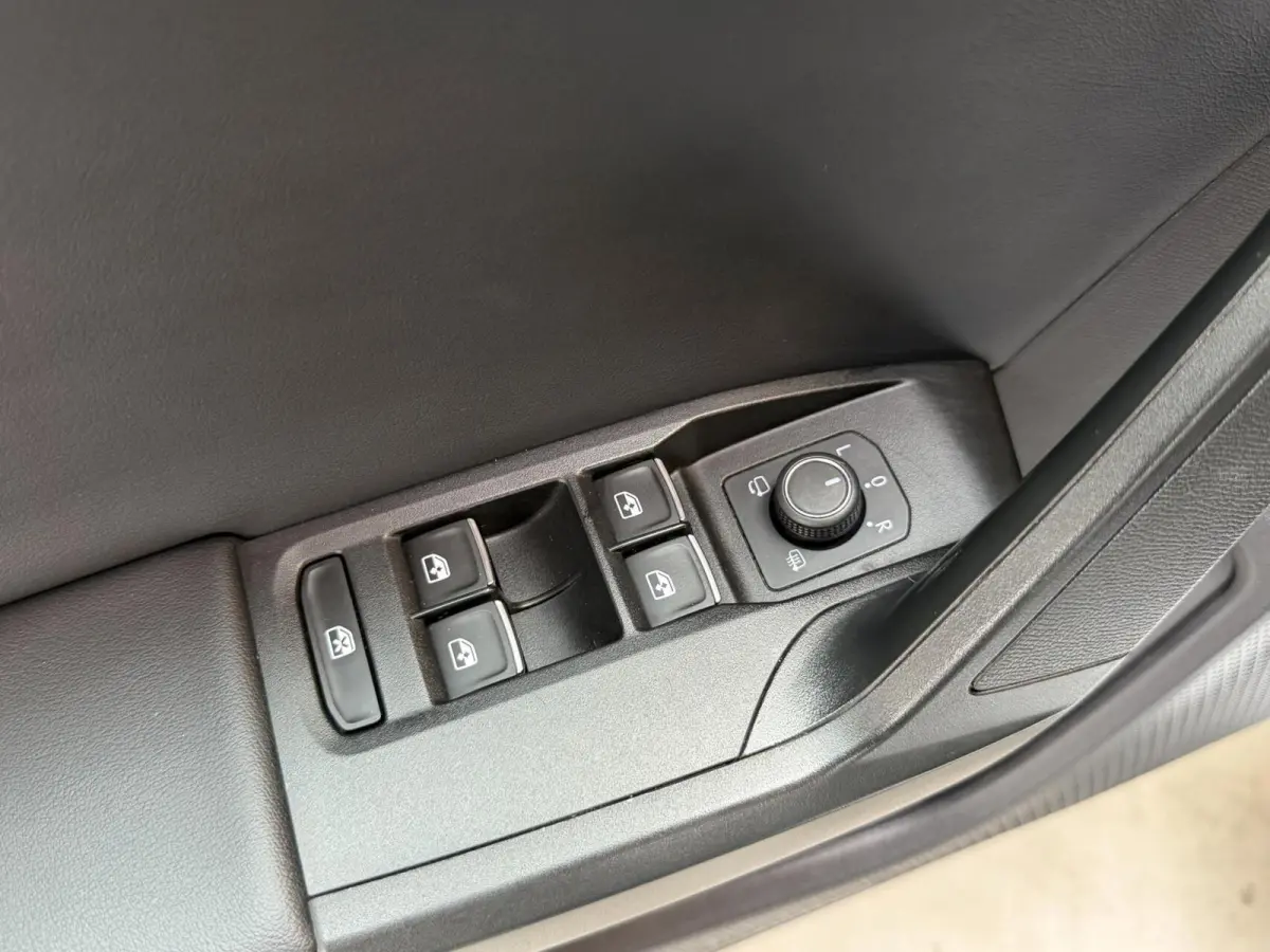 1.5 TSI FR Business Apple CarPlay/Android Auto | Cruise & climate control | LED verlichting | Navigatiesysteem | Rijstrooksensor | Parkeersensoren voor en achter | Trekhaak uitklapbaar