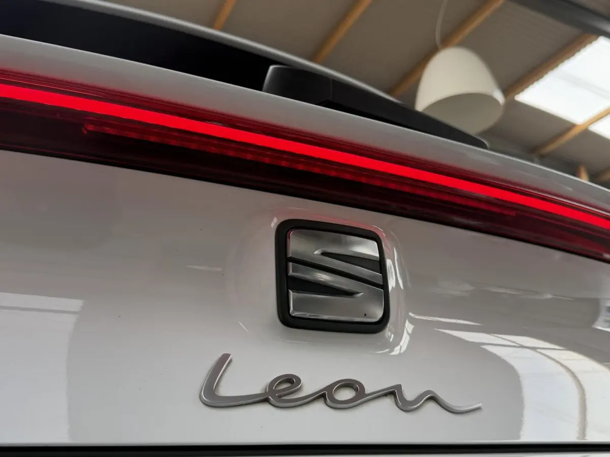 1.5 TSI FR Business Apple CarPlay/Android Auto | Cruise & climate control | LED verlichting | Navigatiesysteem | Rijstrooksensor | Parkeersensoren voor en achter | Trekhaak uitklapbaar