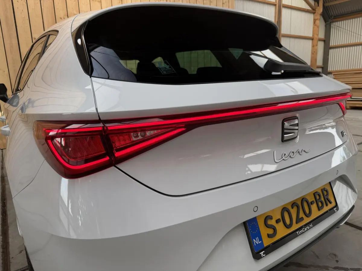 1.5 TSI FR Business Apple CarPlay/Android Auto | Cruise & climate control | LED verlichting | Navigatiesysteem | Rijstrooksensor | Parkeersensoren voor en achter | Trekhaak uitklapbaar