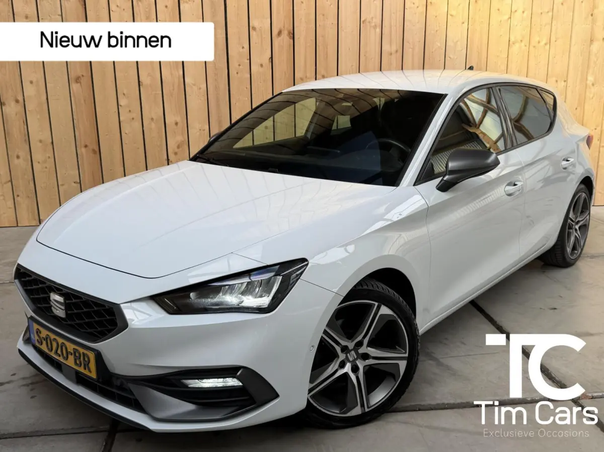 1.5 TSI FR Business Apple CarPlay/Android Auto | Cruise & climate control | LED verlichting | Navigatiesysteem | Rijstrooksensor | Parkeersensoren voor en achter | Trekhaak uitklapbaar