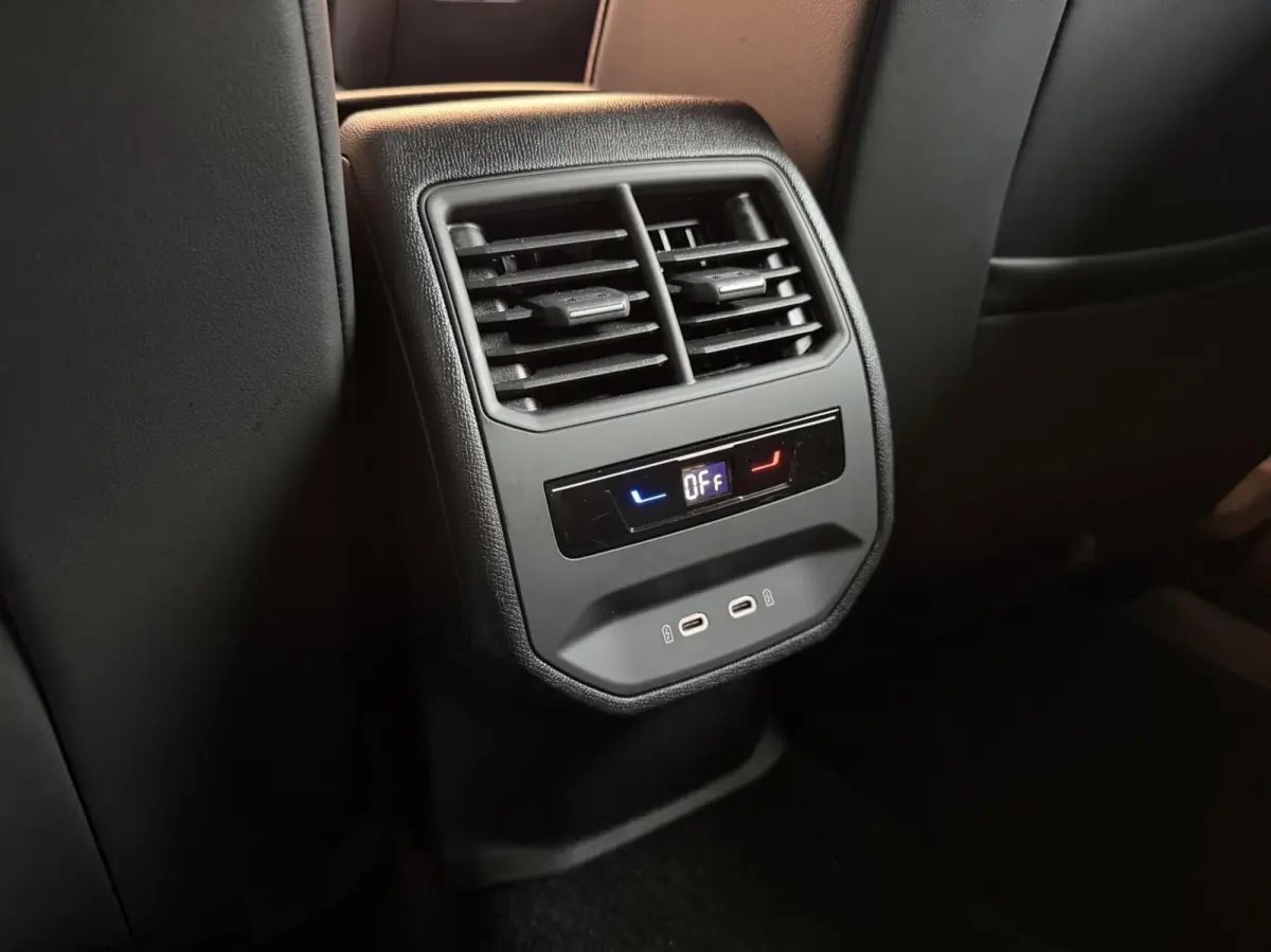 1.5 TSI FR Business Apple CarPlay/Android Auto | Cruise & climate control | LED verlichting | Navigatiesysteem | Rijstrooksensor | Parkeersensoren voor en achter | Trekhaak uitklapbaar