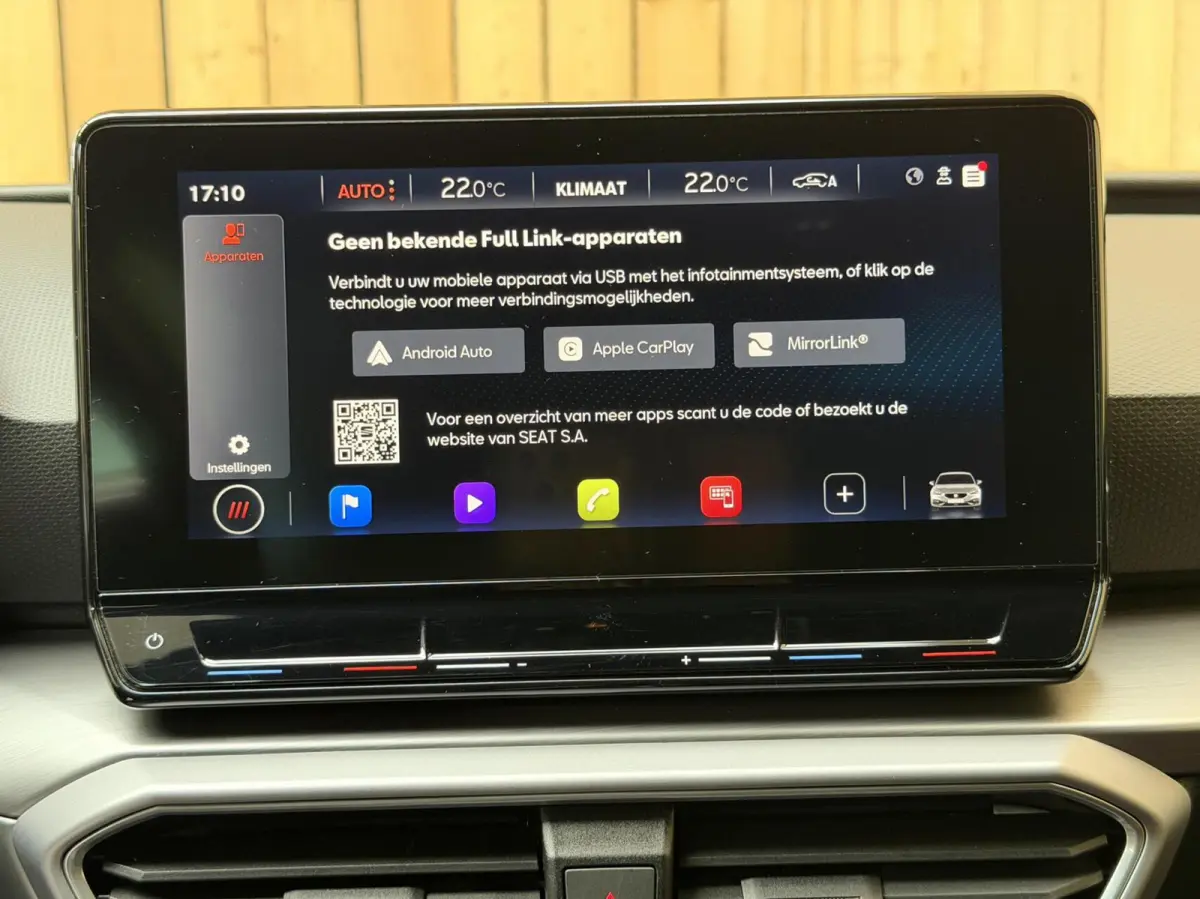 1.5 TSI FR Business Apple CarPlay/Android Auto | Cruise & climate control | LED verlichting | Navigatiesysteem | Rijstrooksensor | Parkeersensoren voor en achter | Trekhaak uitklapbaar