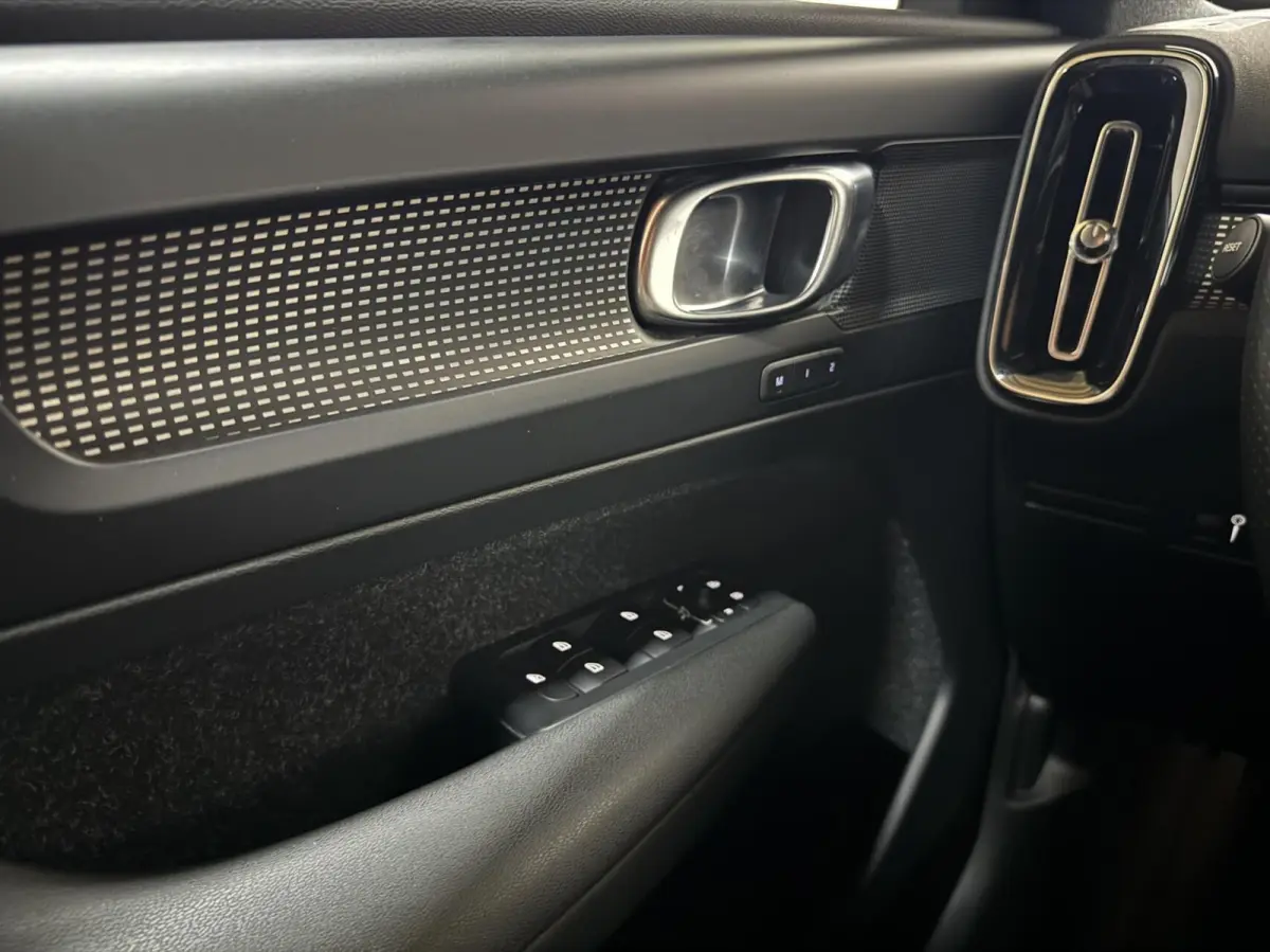 2.0 T4 R-Design Pano Camera Carplay Trekh. NAP