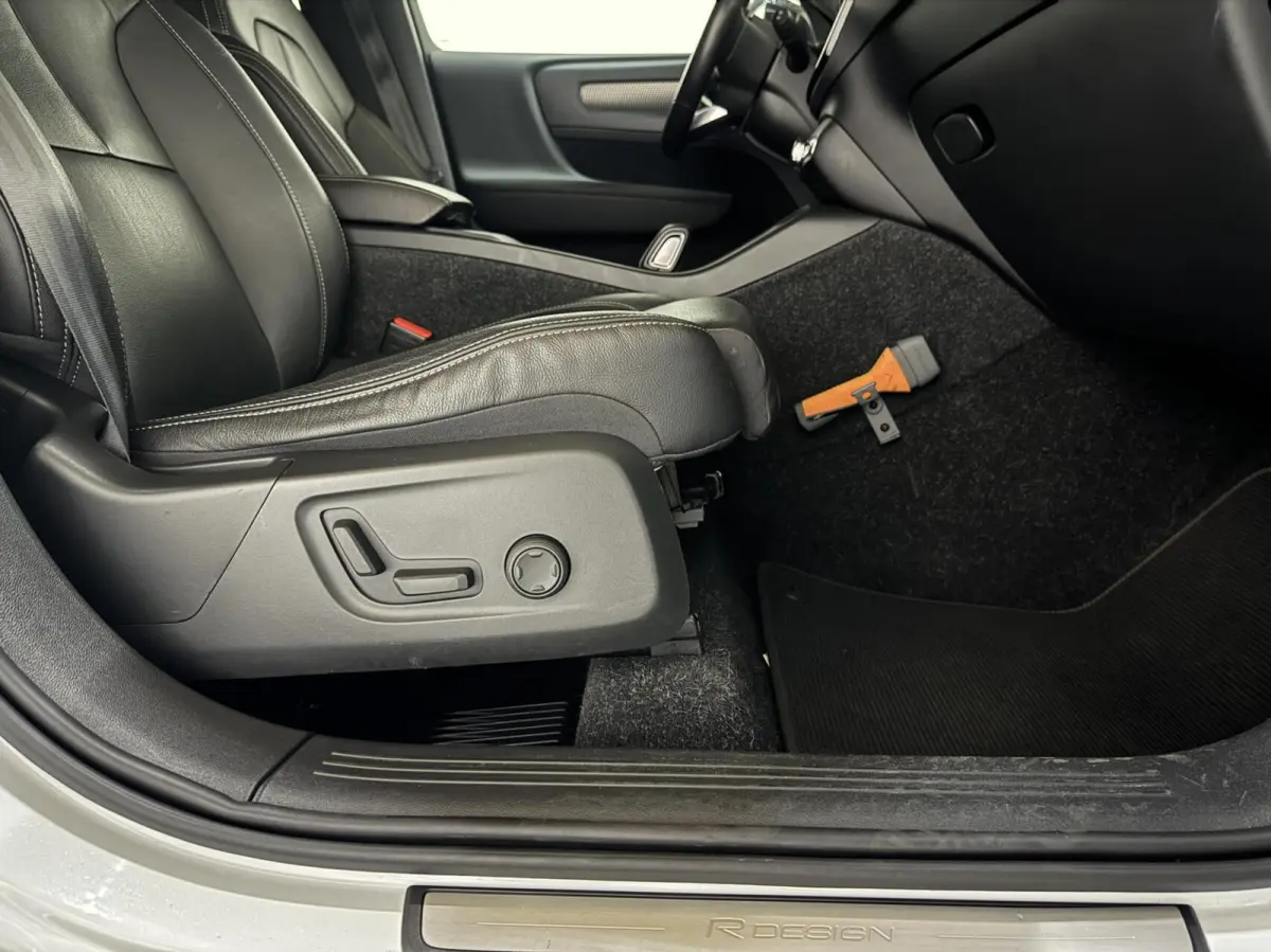 2.0 T4 R-Design Pano Camera Carplay Trekh. NAP