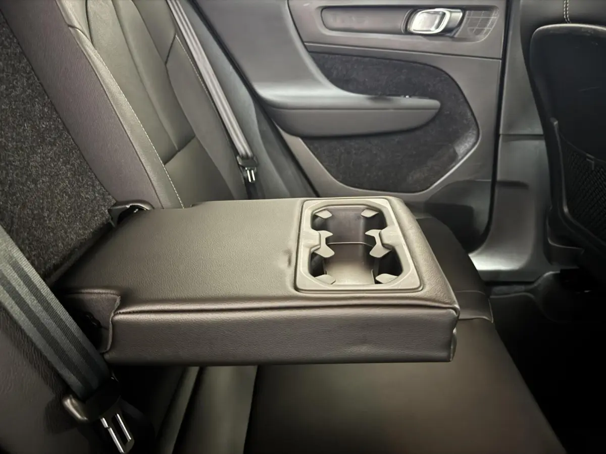 2.0 T4 R-Design Pano Camera Carplay Trekh. NAP