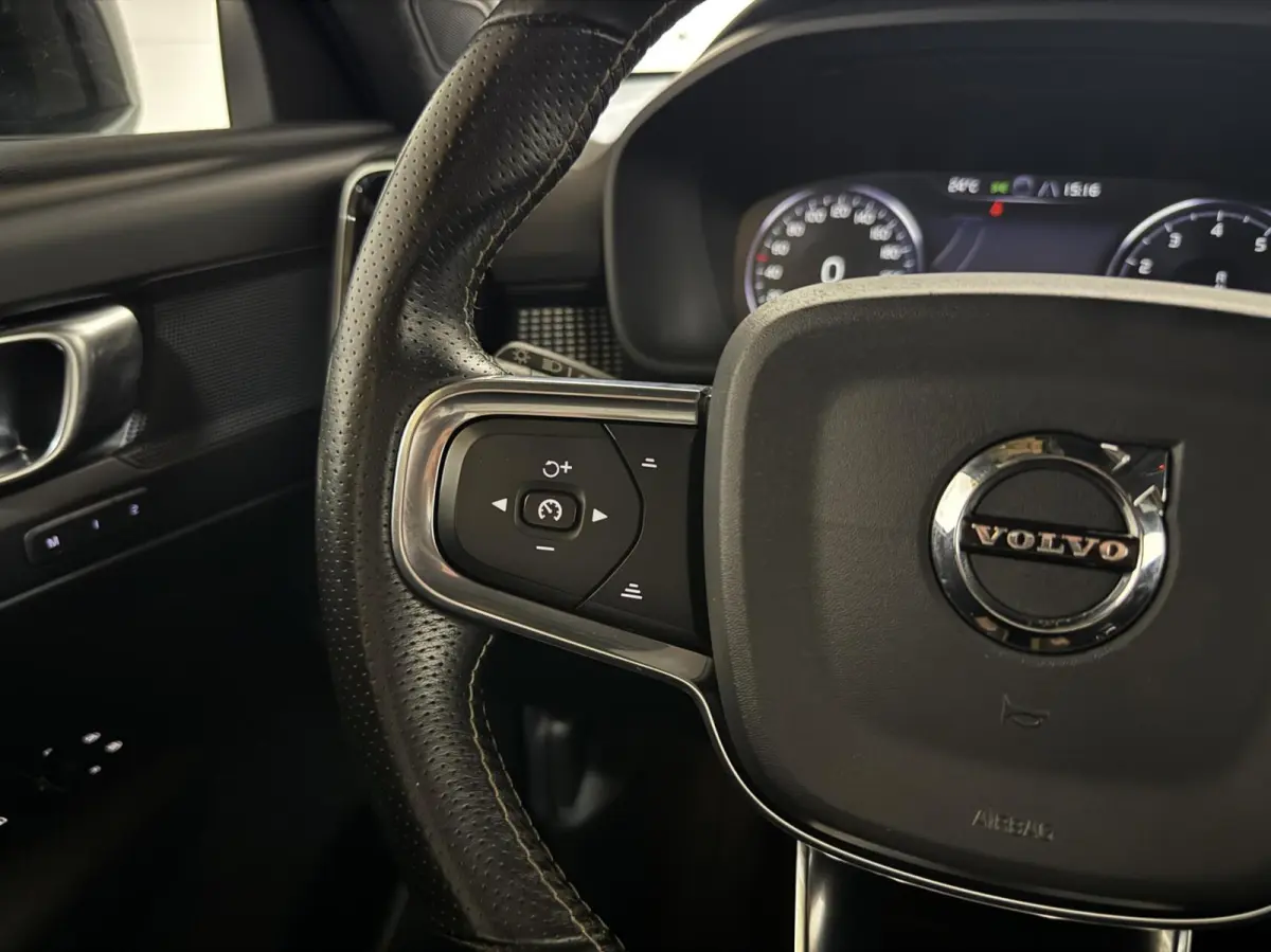 2.0 T4 R-Design Pano Camera Carplay Trekh. NAP