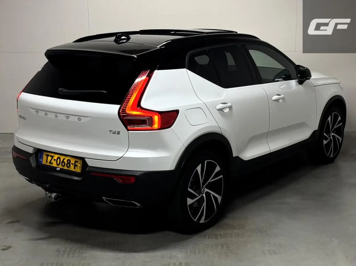 2.0 T4 R-Design Pano Camera Carplay Trekh. NAP