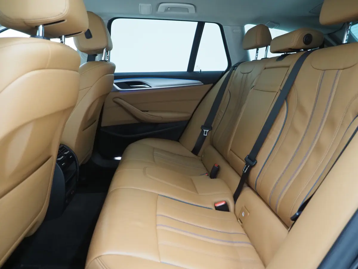 520e | Leder | HUD | Keyless | 360 | Sfeerlicht | Dodehoek | Stoelverwarming | Carplay