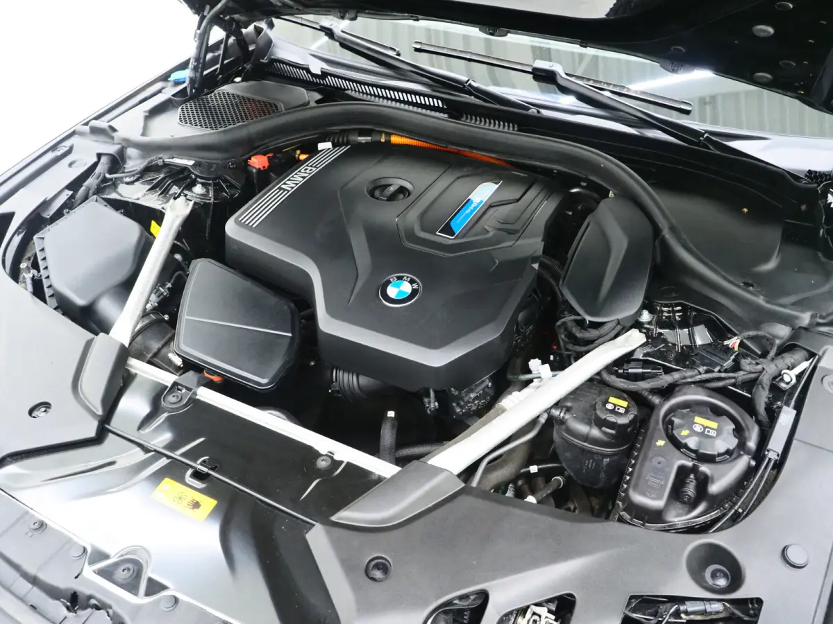 520e | Leder | HUD | Keyless | 360 | Sfeerlicht | Dodehoek | Stoelverwarming | Carplay