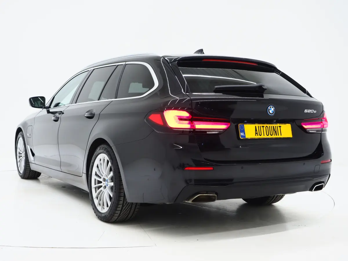 520e | Leder | HUD | Keyless | 360 | Sfeerlicht | Dodehoek | Stoelverwarming | Carplay