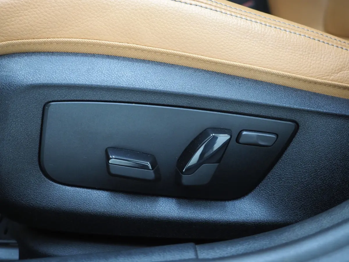 520e | Leder | HUD | Keyless | 360 | Sfeerlicht | Dodehoek | Stoelverwarming | Carplay
