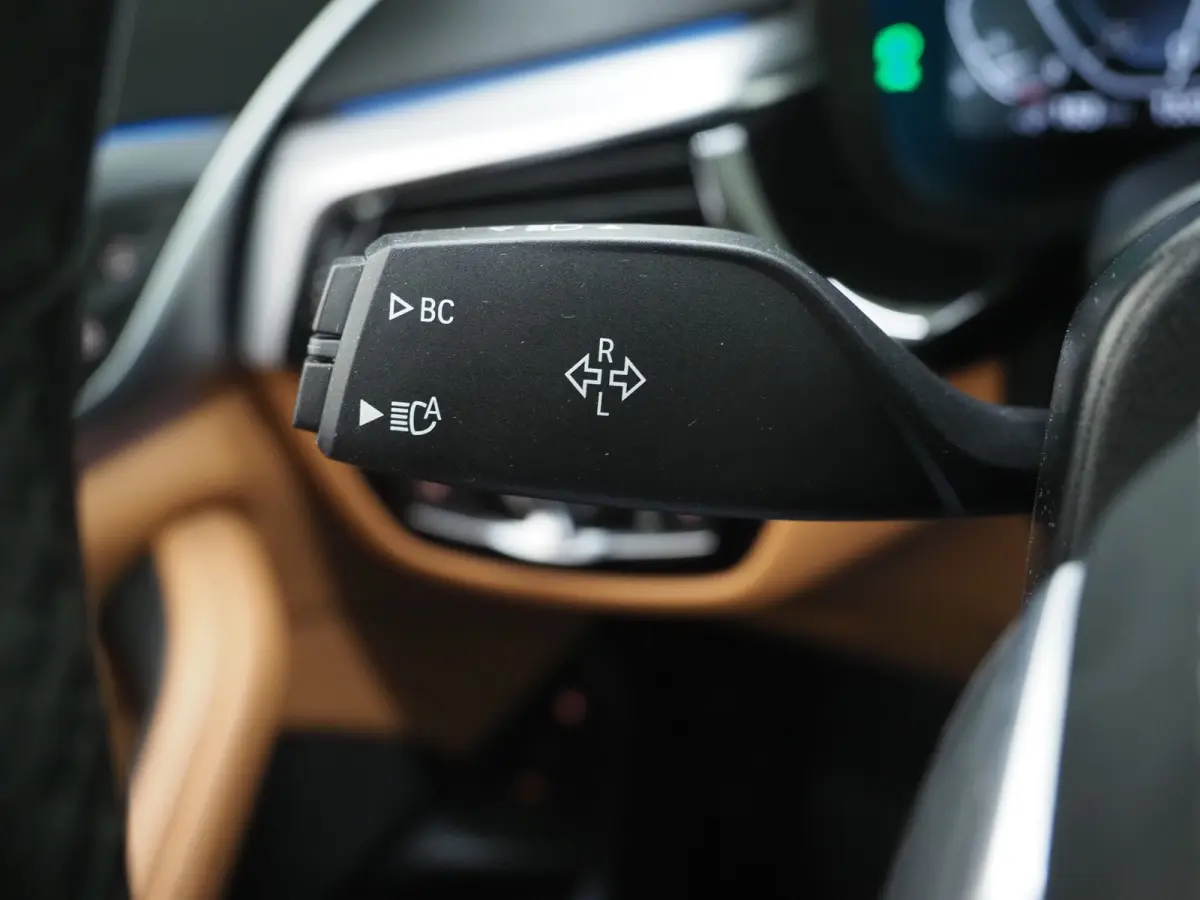 520e | Leder | HUD | Keyless | 360 | Sfeerlicht | Dodehoek | Stoelverwarming | Carplay